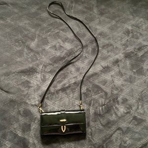 black shoulder bag